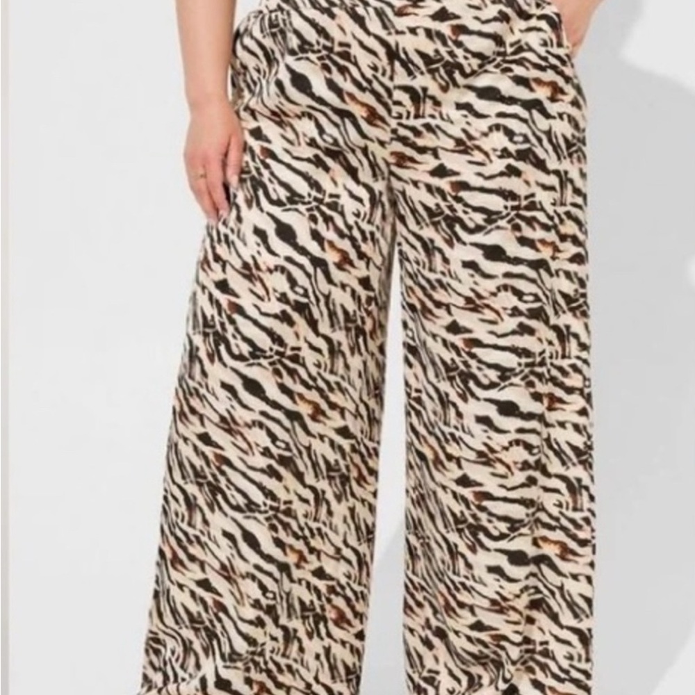 Torrid Brand Satin Print Wide-Leg Pants 3T (3X)